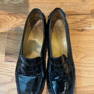 Cole Hasn’t Stylish Black Patented Leather Loafers 👞